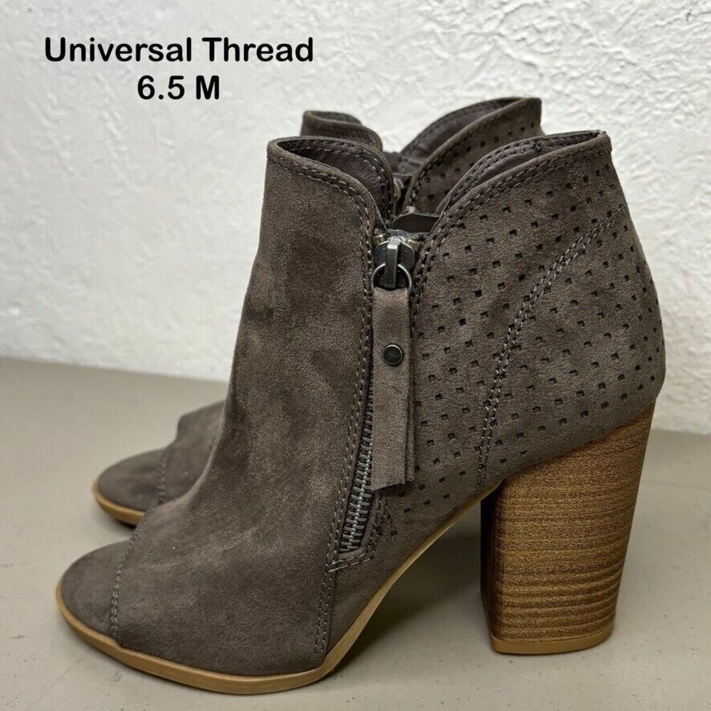 Universal Thread Gray Peep Toe Suede Ankle Booties Block Heel Size 6.5 M